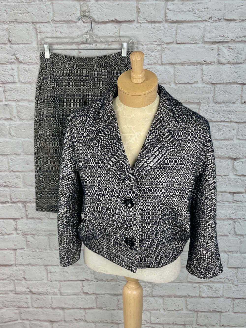 MaxMara Wool Blend Navy Cropped Tweed Blazer & Pencil Skirt Size Size 36/2